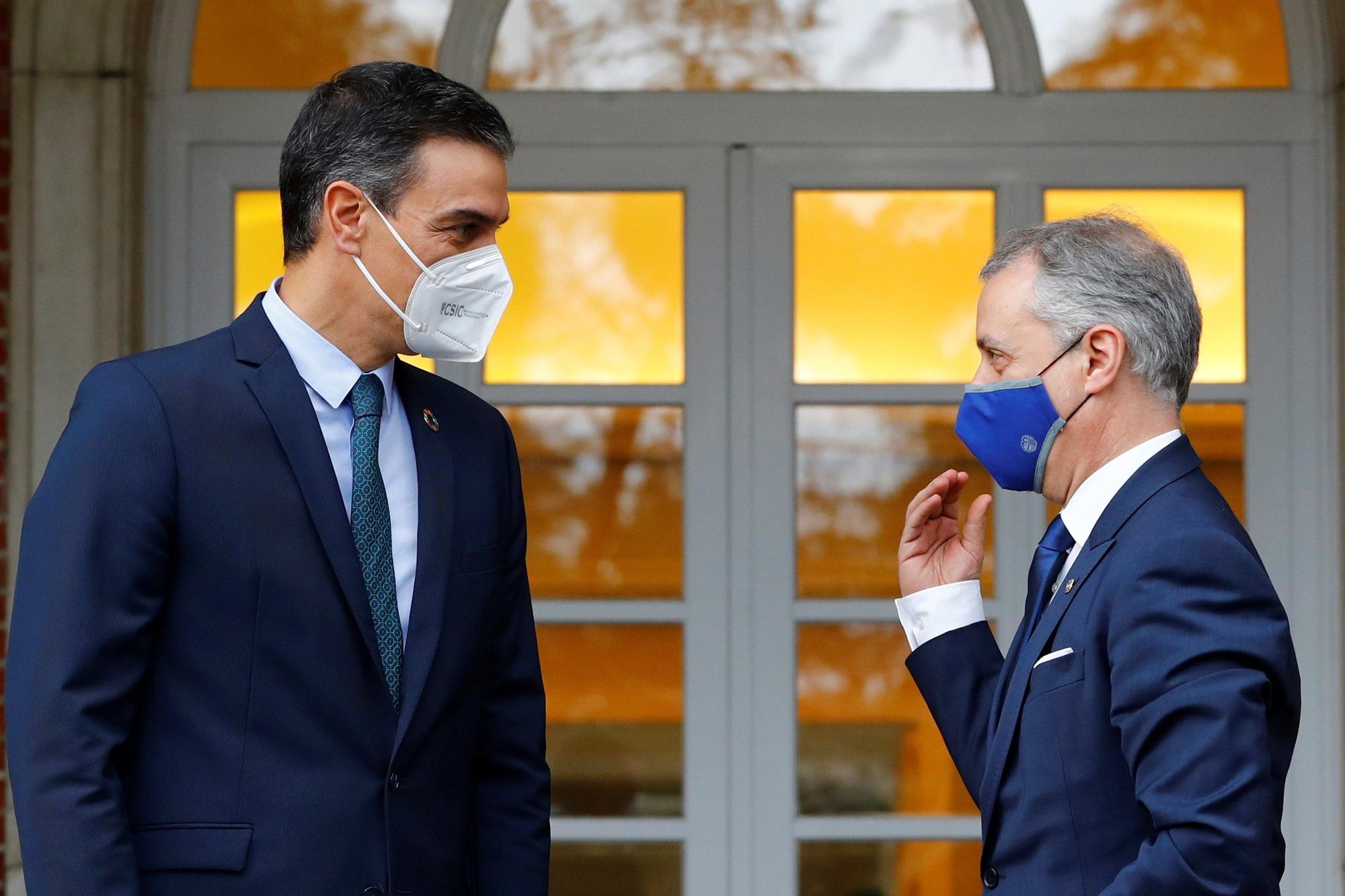 El presidente del Gobierno, Pedro Sánchez, con el lehendakari, Iñigo Urkullu.