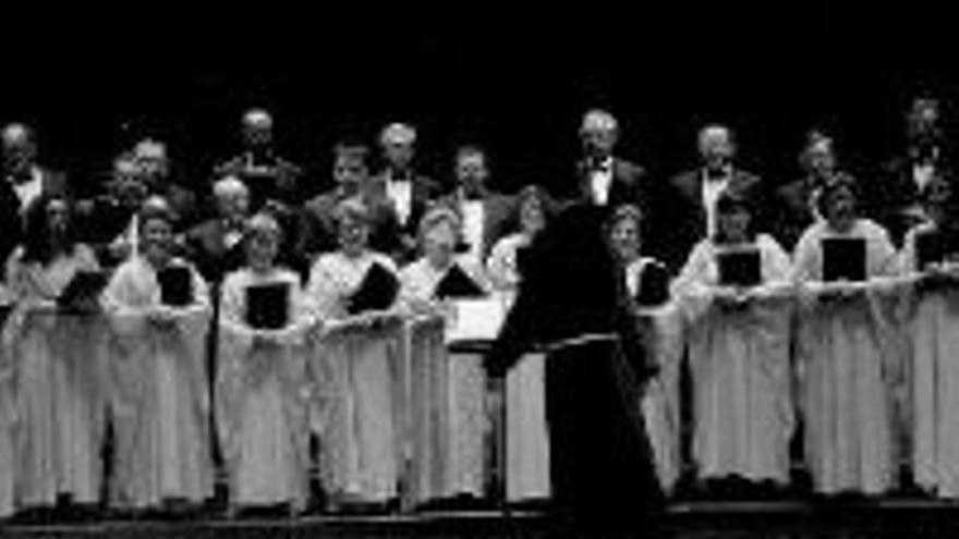 La Coral Santa María de Guadalupe triunfa en el auditorio de Móstoles