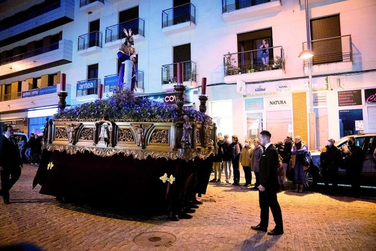 COFRADÍA DEL SANTÍSIMO CRISTO DE LA CARIDAD  EN LA NOCHE DEL MIÉRCOLES SANTO DESFILA  EN SILENCIO.