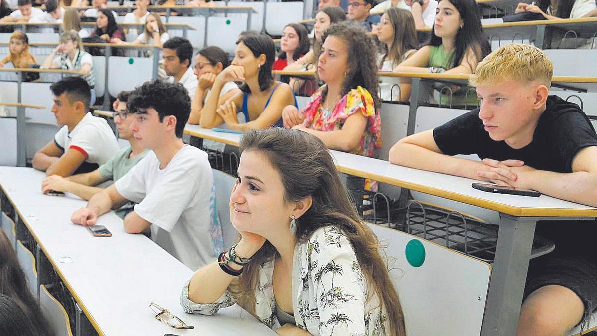 El alumnado de la UCO puede elegir entre medio centenar de títulos de grado y otros tantos de máster oficial.