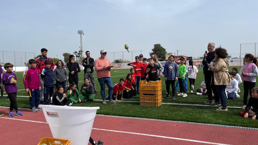 Diversión y aprendizaje de los alumnos de la Vega Baja en las V Olimpiadas de la Alcachofa
