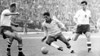 Garrincha: vetado por un psicólogo y engañado por un masajista (1958)