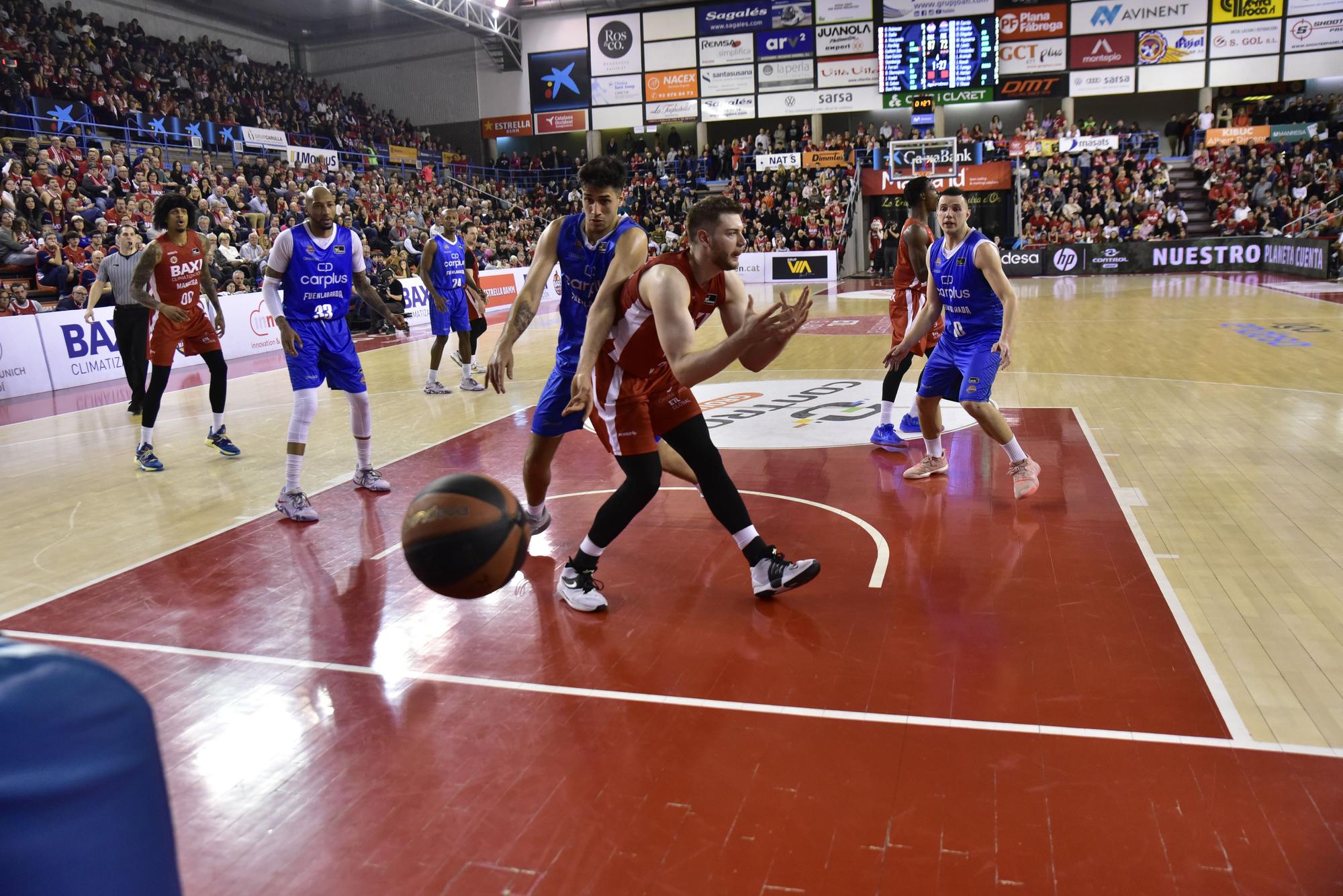 Totes les imatges del partit del Baxi Manresa contra el Fuenlabrada