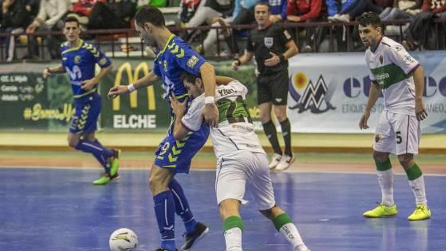 Un momento del partido Elche-Inter Movistar disputado ayer en el Esperanza Lag.