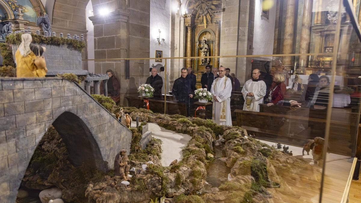 Bendición del belén de la Catedral en la iglesia del Carmen