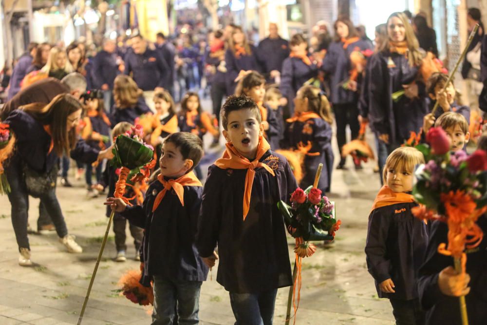 Ofrenda de flores a la Virgen