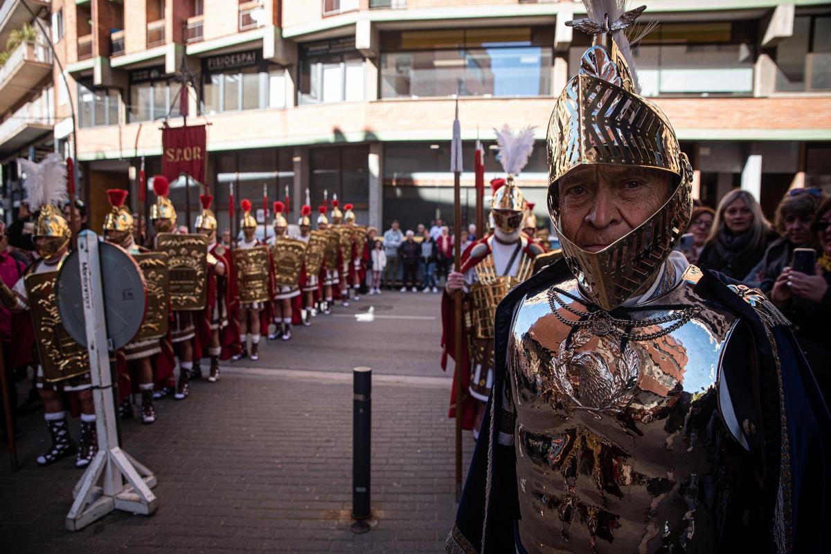 Lladó amb la vestimenta de capità manaia