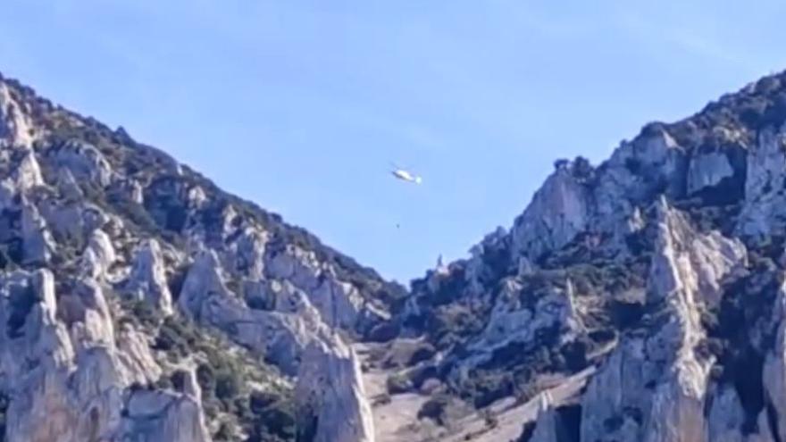 Cuatro intervenciones con helicóptero de los bomberos del Consorcio en las montañas alicantinas