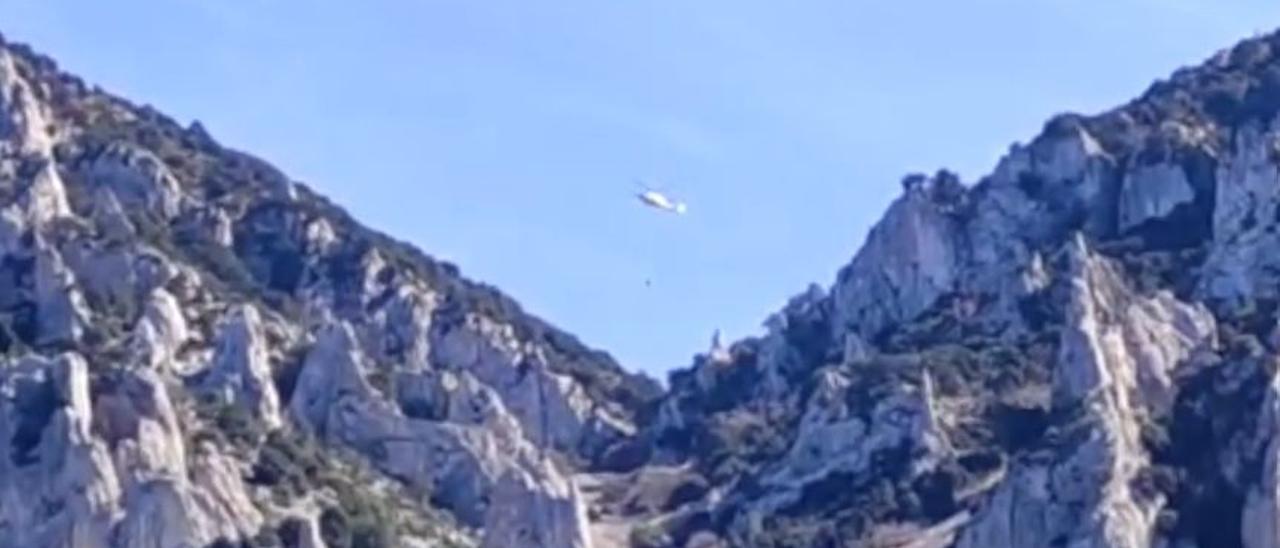 Cuatro intervenciones con helicóptero de los bomberos del Consorcio en las montañas alicantinas