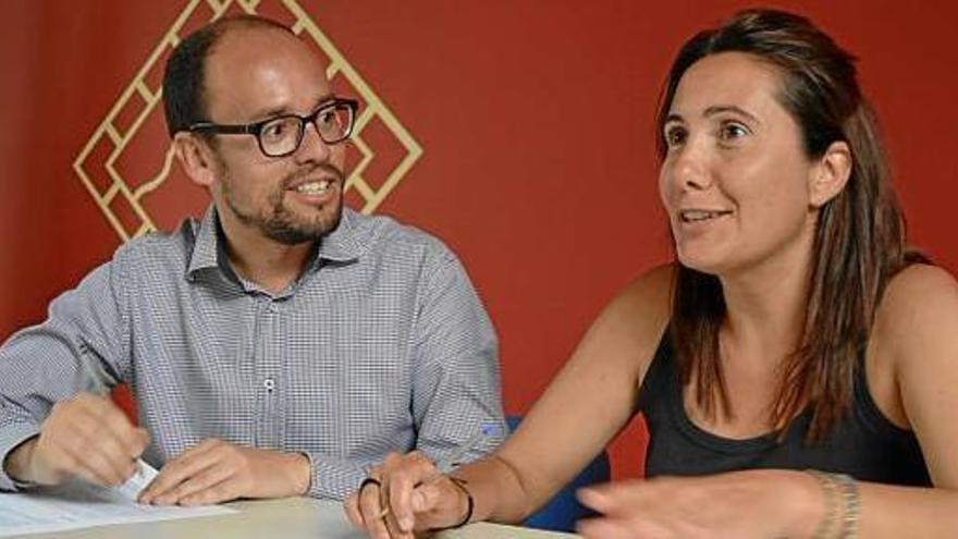 David Font i Montse Pont signant el conveni, ahir