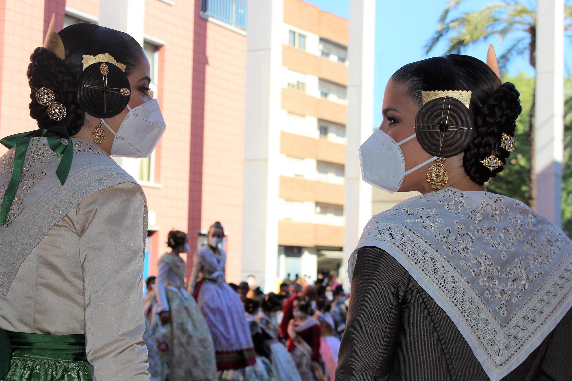 Carmen, Nerea y las cortes acompañan a las fallas de Quart y Xirivella en la procesión de la Senyera