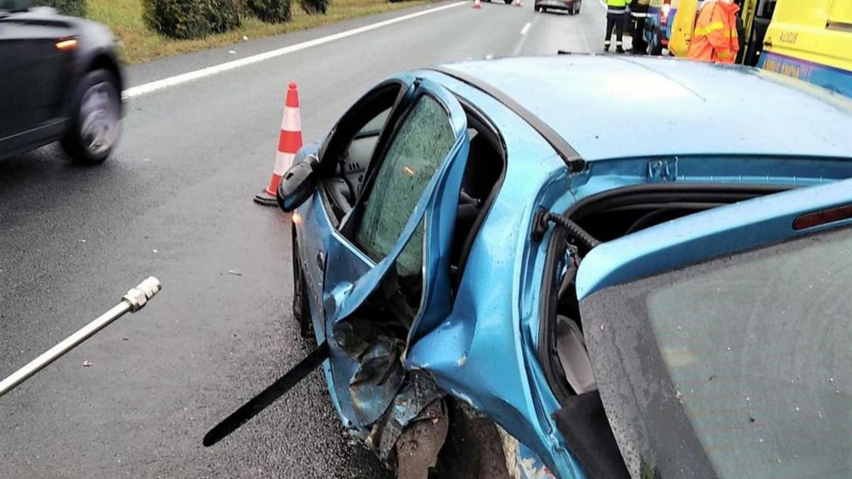 Imagen del accidente en Nochebuena en la A-6 en Aranga.   | // L.O.