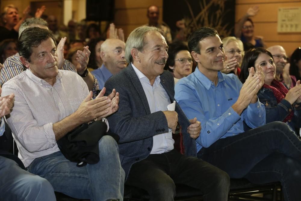 Pedro Sánchez participa en la Fiesta de la Rosa en Oviedo