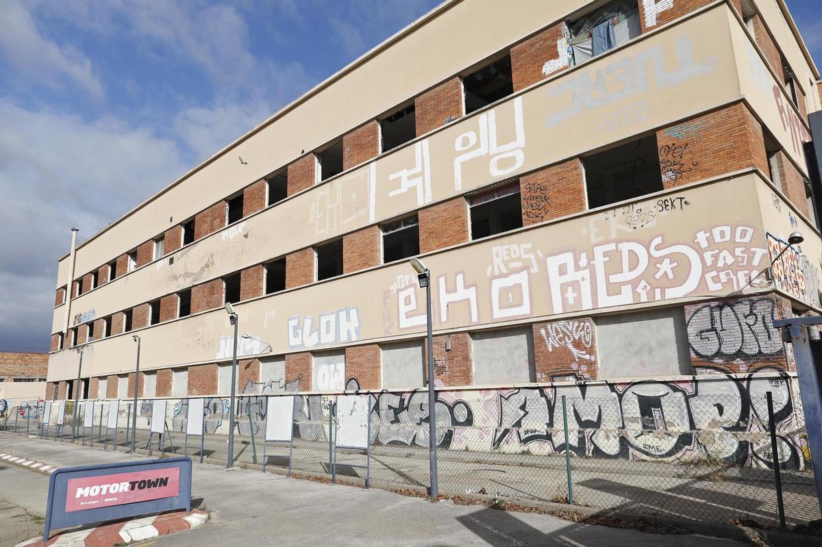 Nou retard per treure l’aigua de la nau de la Simon on ha d’anar l’Ermessenda