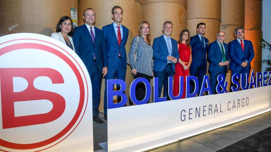 Autoridades y empresarios ayer en la presentación de Boluda &amp; Suárez General Cargo.