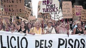 Manifestación contra los pisos turísticos en la Barceloneta.