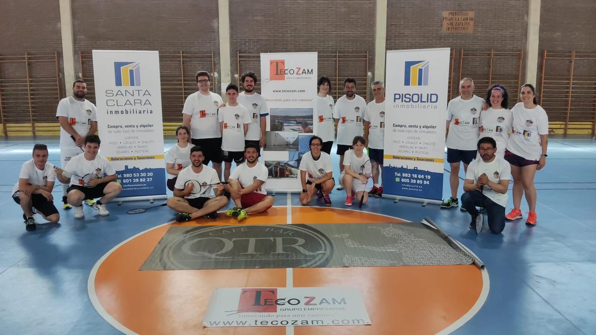 Foto de familia del Campeonato para adultos no federados disputado en Zamora.