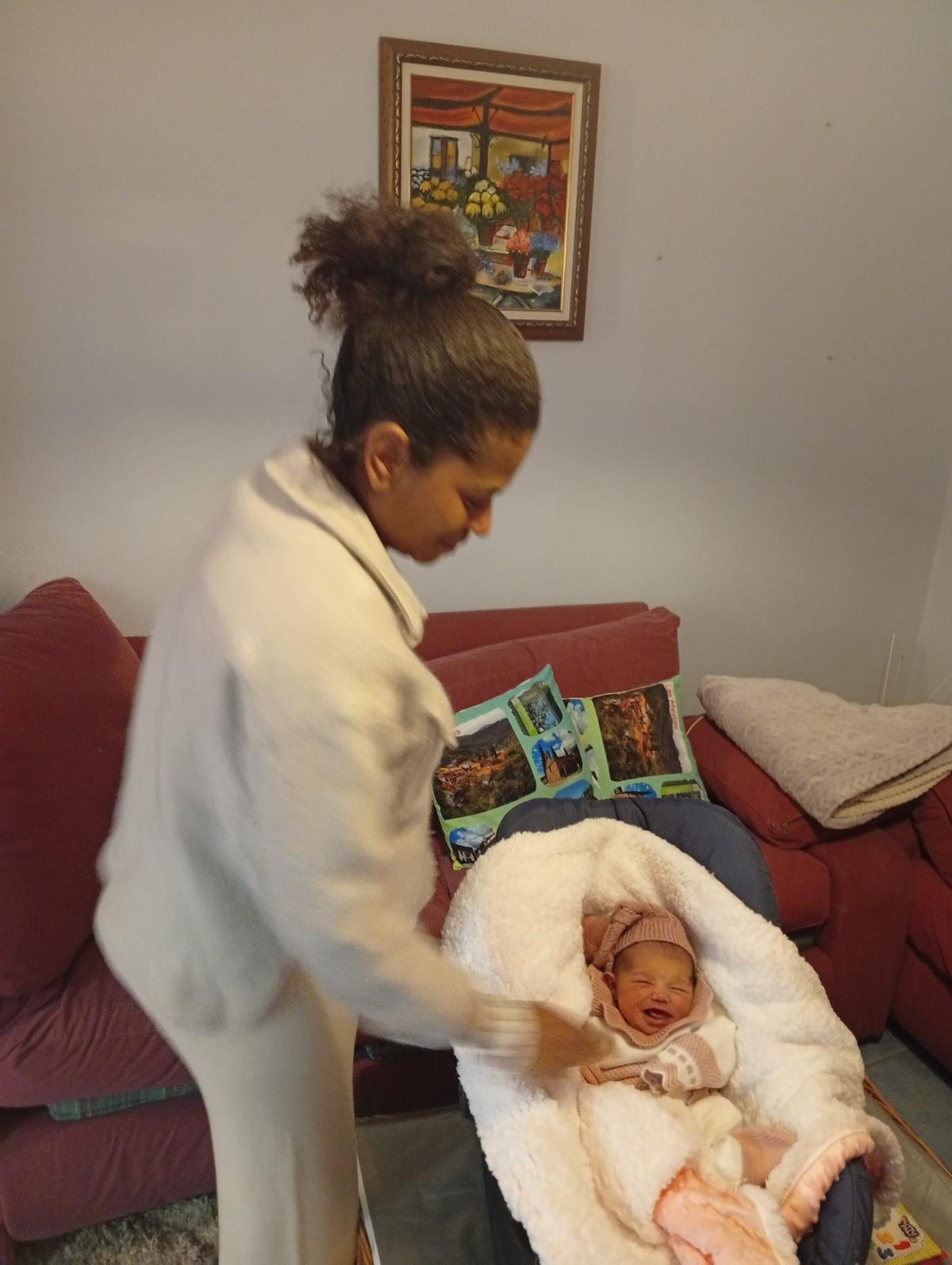 Rosiana Magallaes, con su hija.