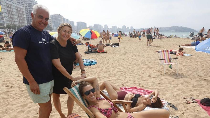 En imágenes: el éxito de las casetas de la playa de San Lorenzo