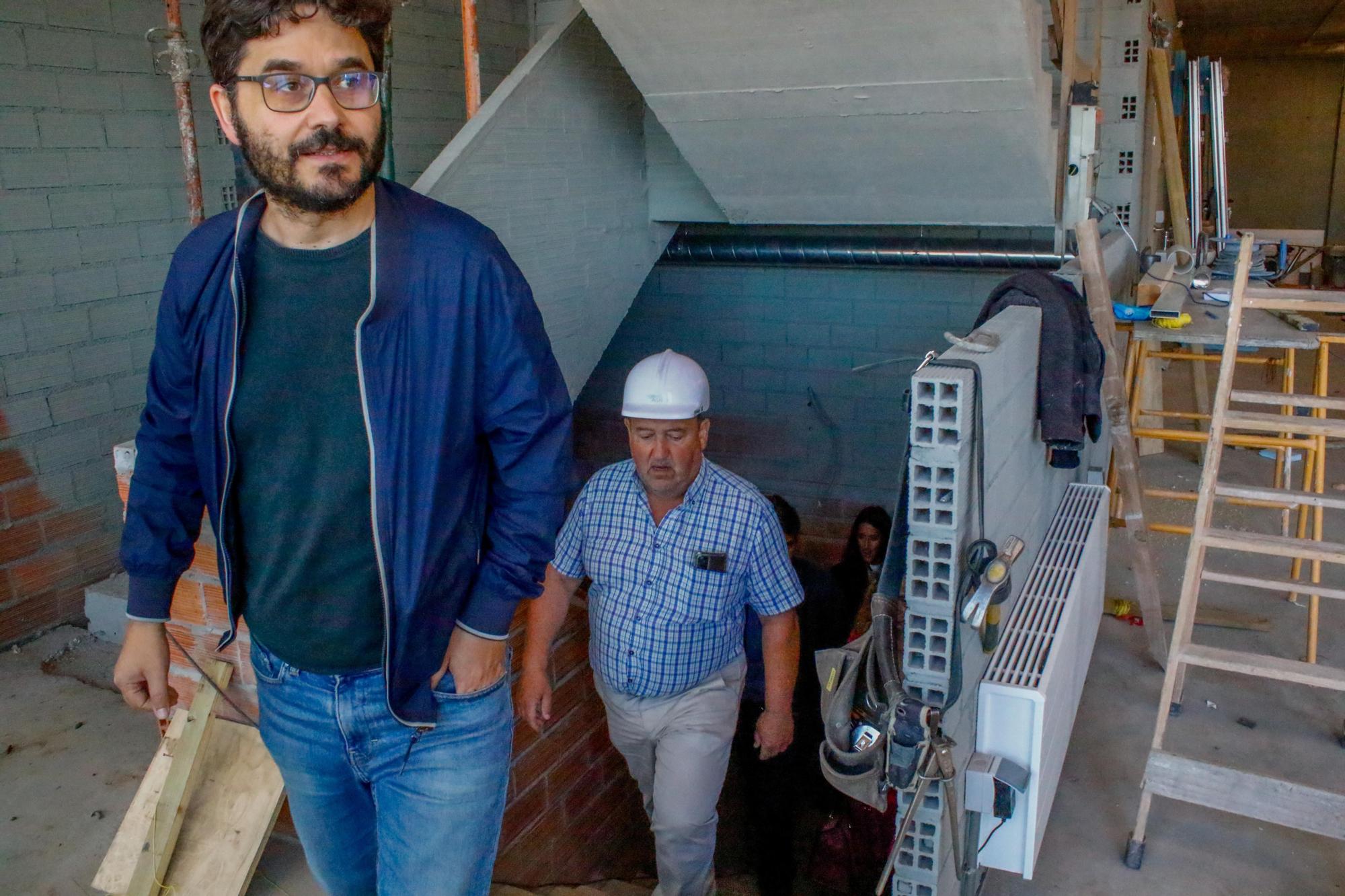 Iago Fernández Puentes es el arquitecto autor de los diseños del albergue de Carril y de la escuela infantil de Vilaxoán.