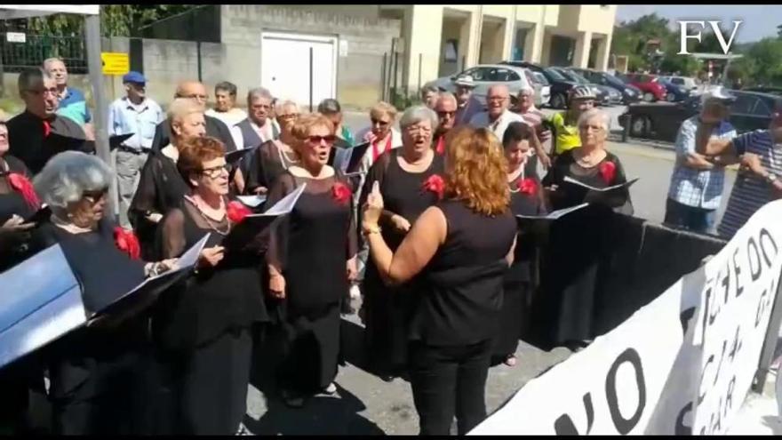 Los jubilados de la Casa del Mar de Vilagarcía celebran su día del Carmen más reivindicativo