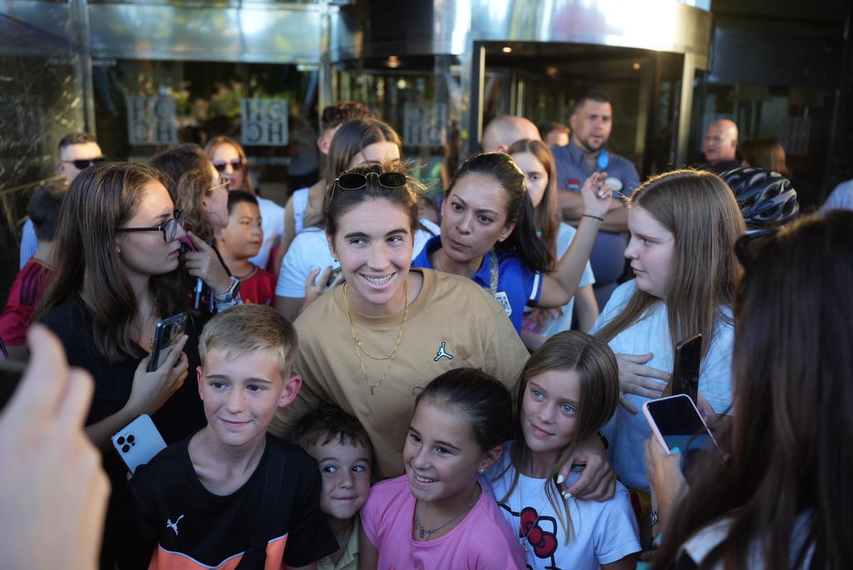 Las campeonas del mundo a su llegada a Córdoba, en imágenes