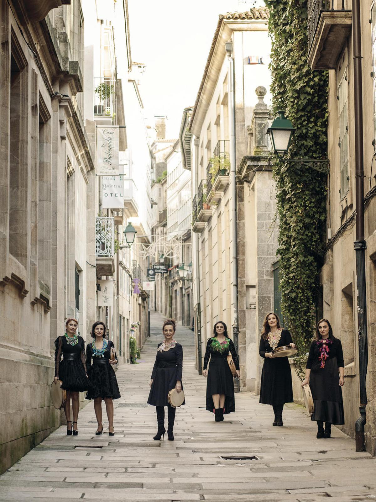 Leilía, nas rúas de Compostela. // Faro