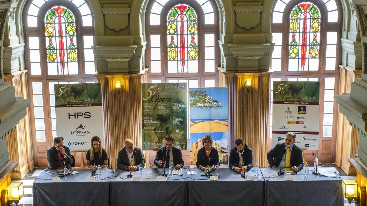 Autoridades públicas y miembros de ACO en la presentación de hoy de la 56 Temporada de Ópera de Las Palmas de Gran Canaria.