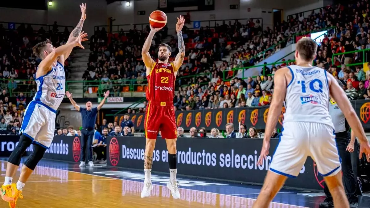 Un inspirado Yusta lidera a España camino del Eurobasket 2025