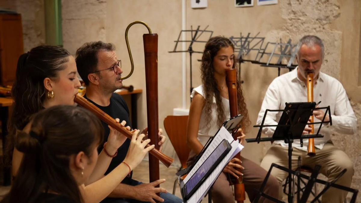 Consort de Flautas dirigido por el músico de Benifaió David Antich.