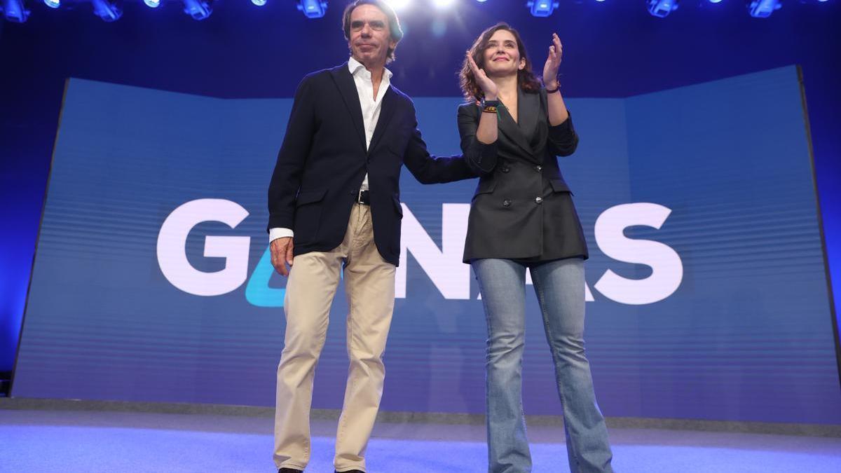 José María Aznar e Isabel Díaz Ayuso en un acto de campaña en Alcobendas.