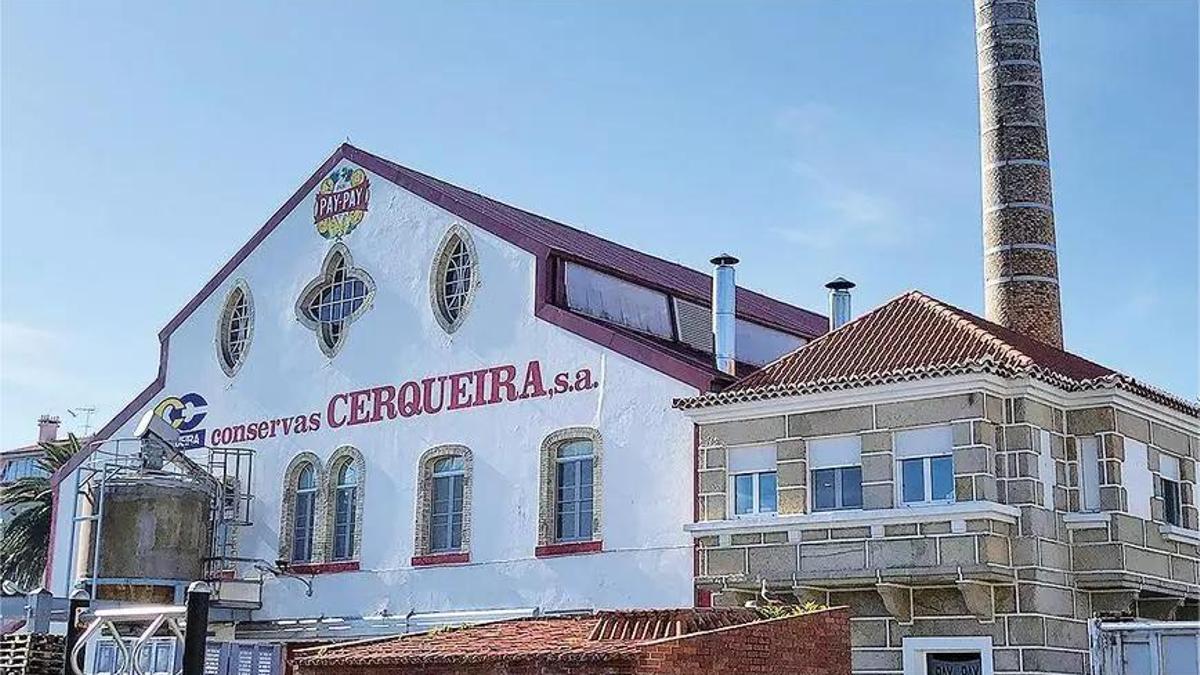 Instalacións da antiga conserveira Cerqueira de Ribeira.