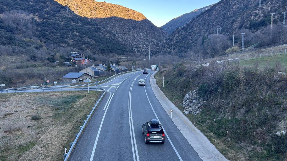 La carretera que dóna accés a Andorra des de la Seu