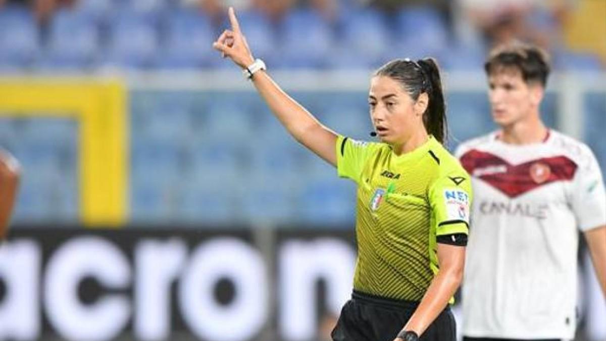 Maria Sole Ferrieri, la primera mujer en arbitrar un partido de la Serie A