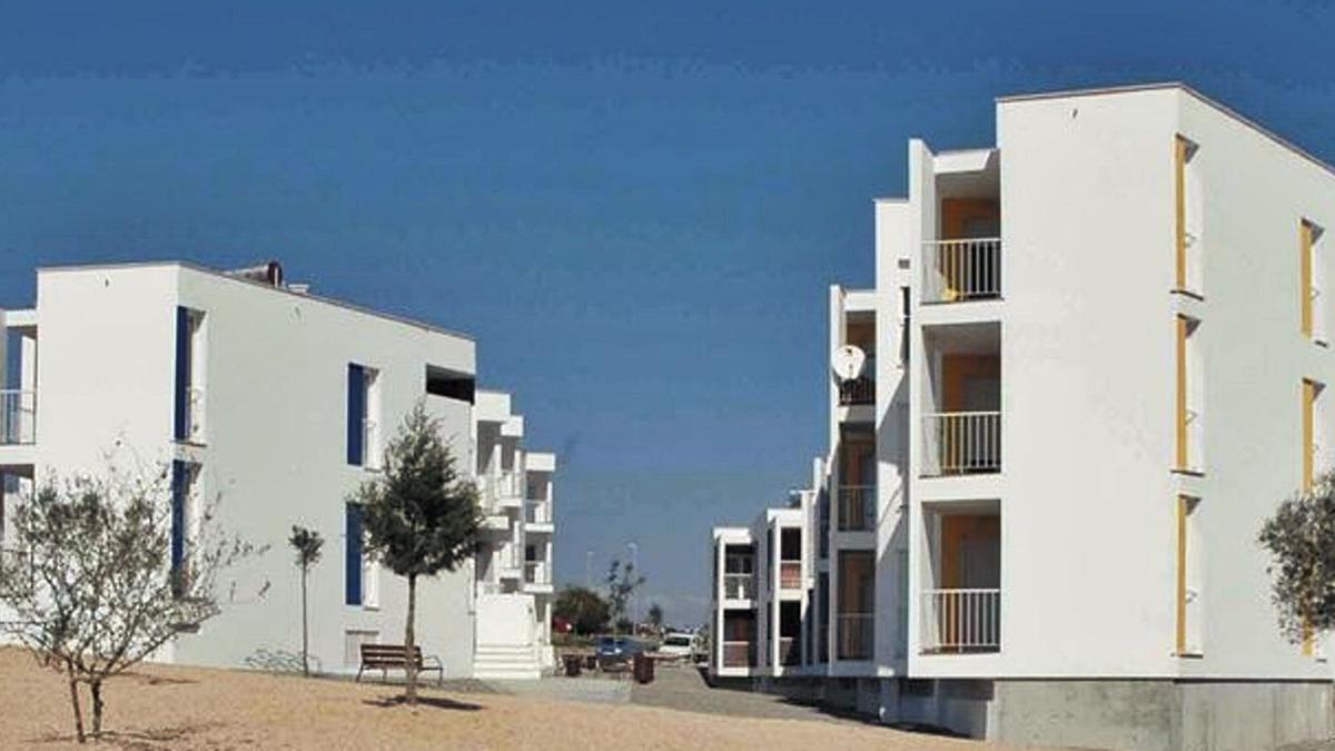 Els tres edificis de 37 habitatges de Protecció Oficial de l’Ibavi, a Sant Francesc Xavier, a Formentera. | ENCICLOPÈDIA D’EIVISSA I FORMENTERA 
