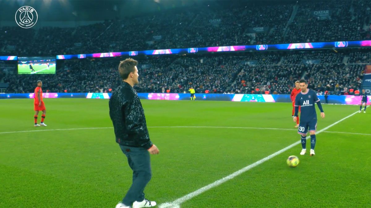 Fabio Quartararo le dio a Messi el balón al inicio del partido PSG-Niza