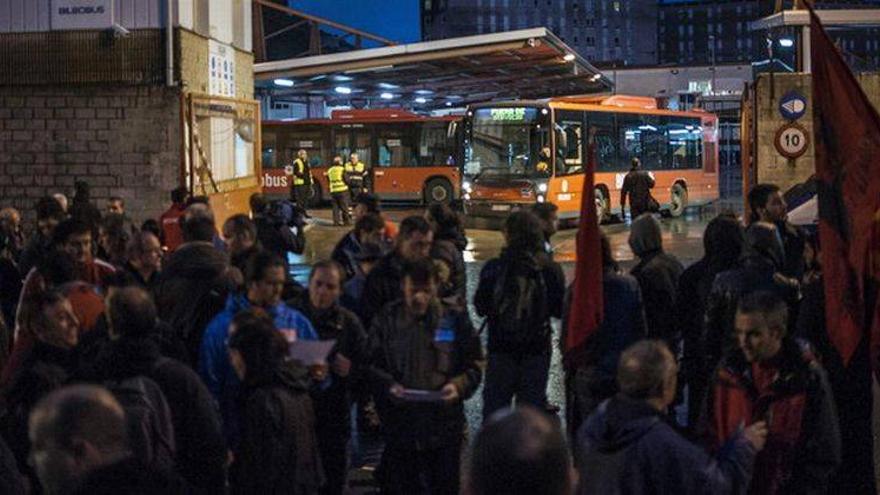 Incidentes en metro y trenes marcan el inicio de la huelga general en Euskadi