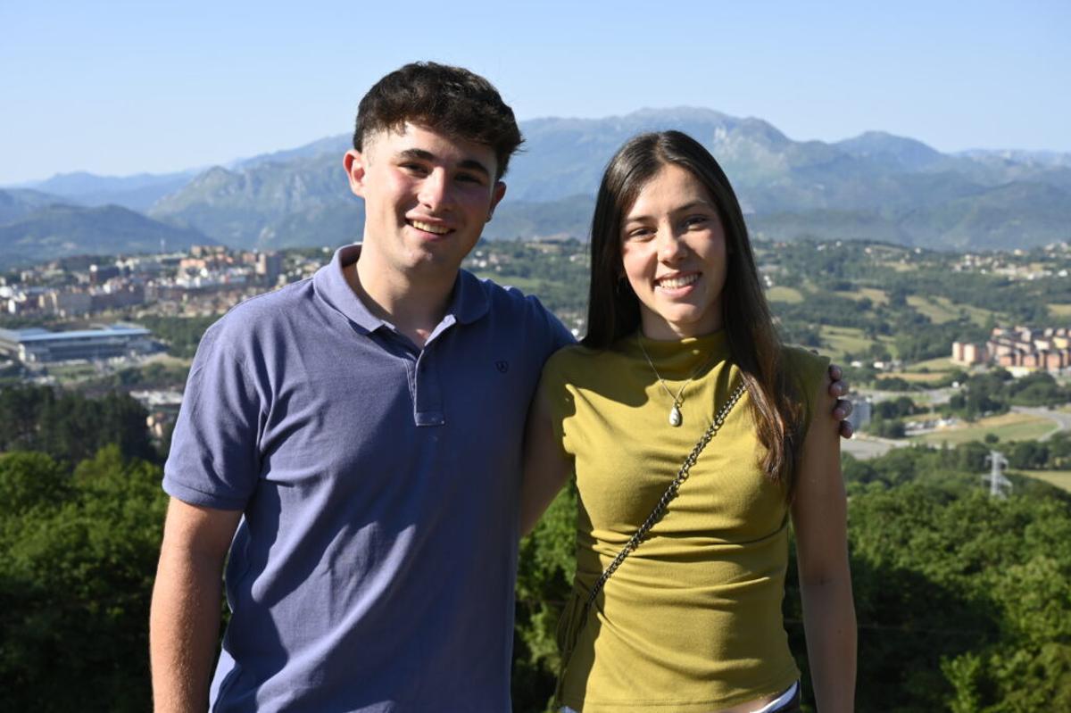 Carlos Olay y Carmen Pastor, en el club de campo del Naranco del Centro Asturiano de Oviedo.