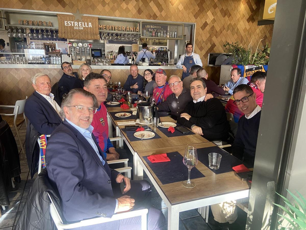 Toni Closa y Toni Freixa durante la comida de peñas