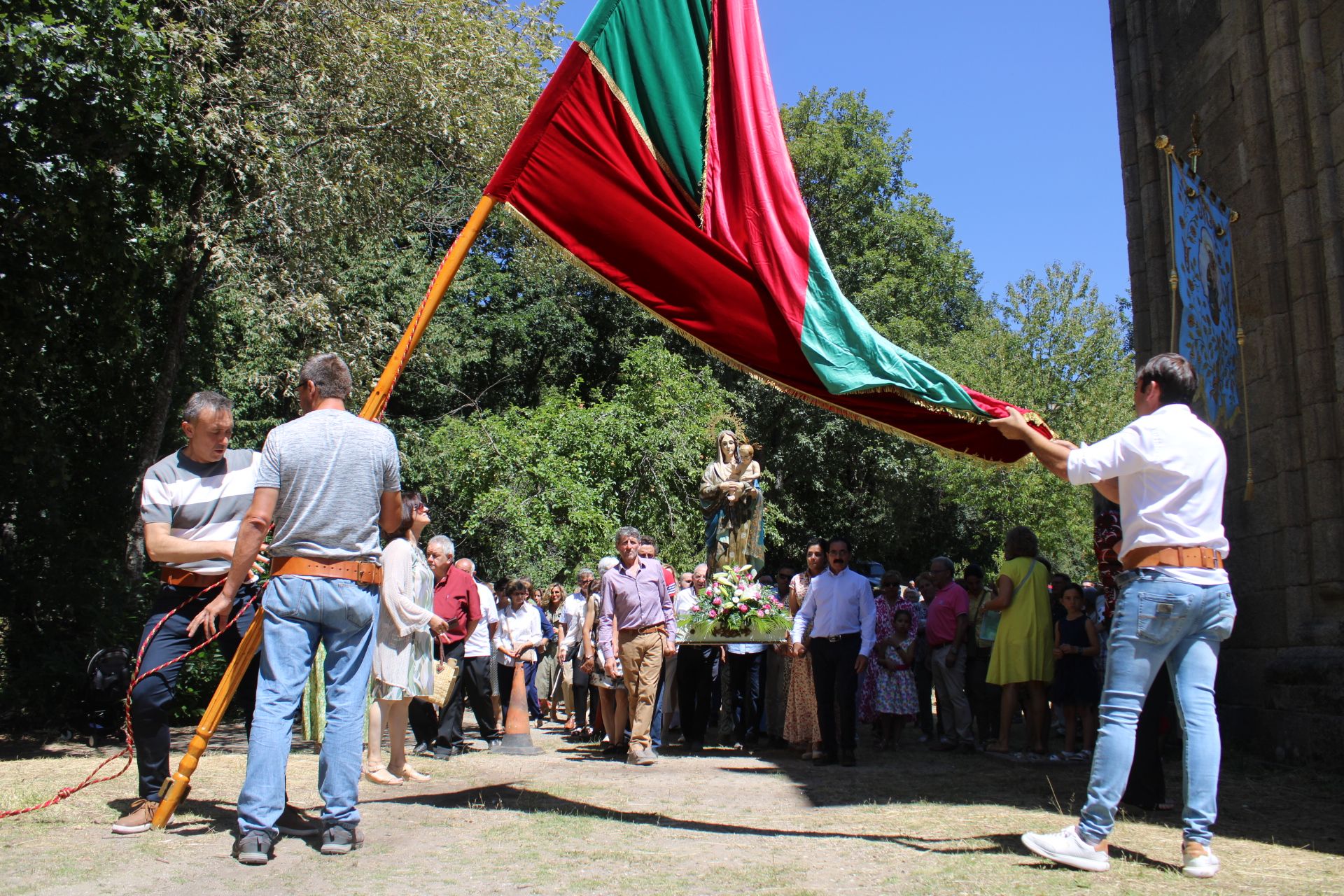 GALERÍA | Romería de La Tuiza y festival de folclore en Lubián