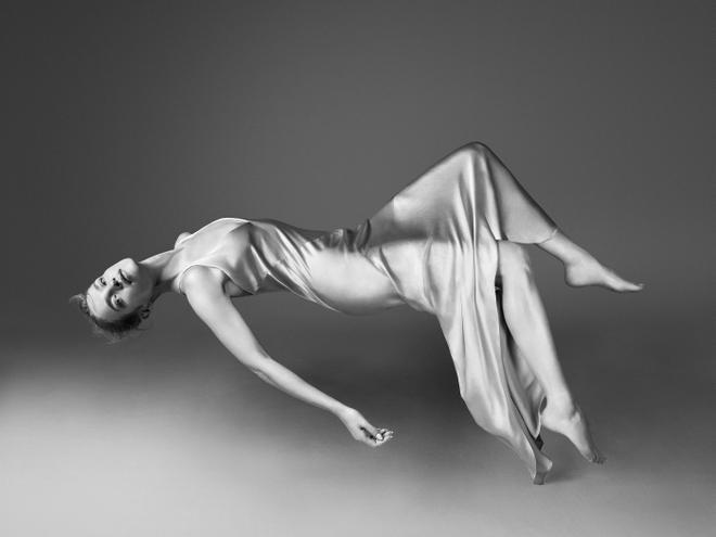 Vestido lencero de la colección de Zara x Narciso Rodríguez