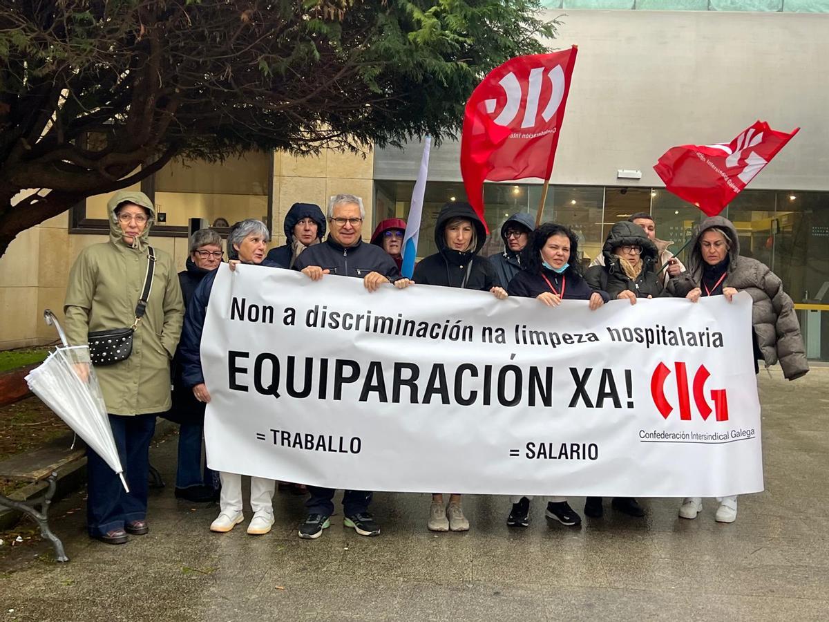 Una de las concentraciones del personal de limpieza del hospital de Cee.