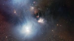 Esta imagen muestra la región cercana de formación estelar alrededor del cúmulo Coronet, en la constelación Corona Australis.
