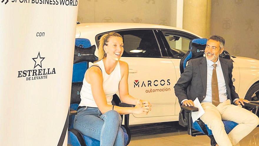 El encuentro se celebró en el concesionario Peugeot de Marcos Automoción de Murcia.