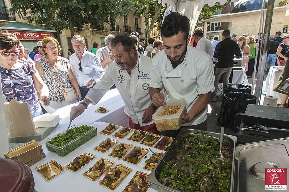 FOTOGALERÍA /Califato Gourmet toma la calle con el concurso de la tapa.