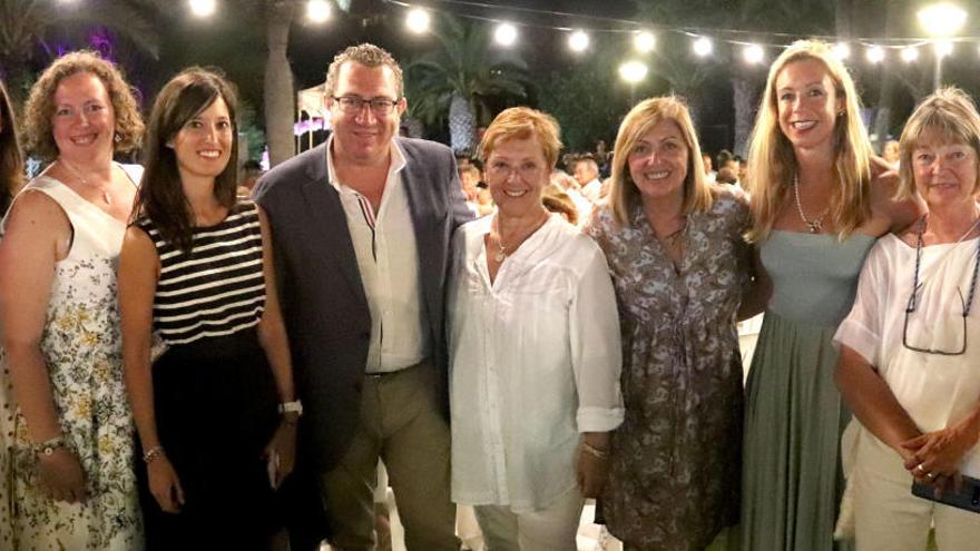 Más de 600 personas en la cena solidaria de Anémona en Benidorm