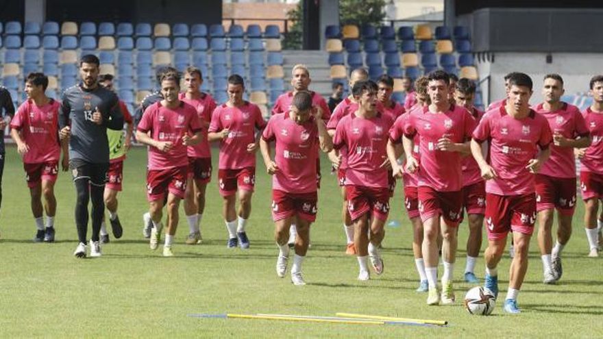 La plantilla del Pontevedra, en su primer día de entrenamientos.