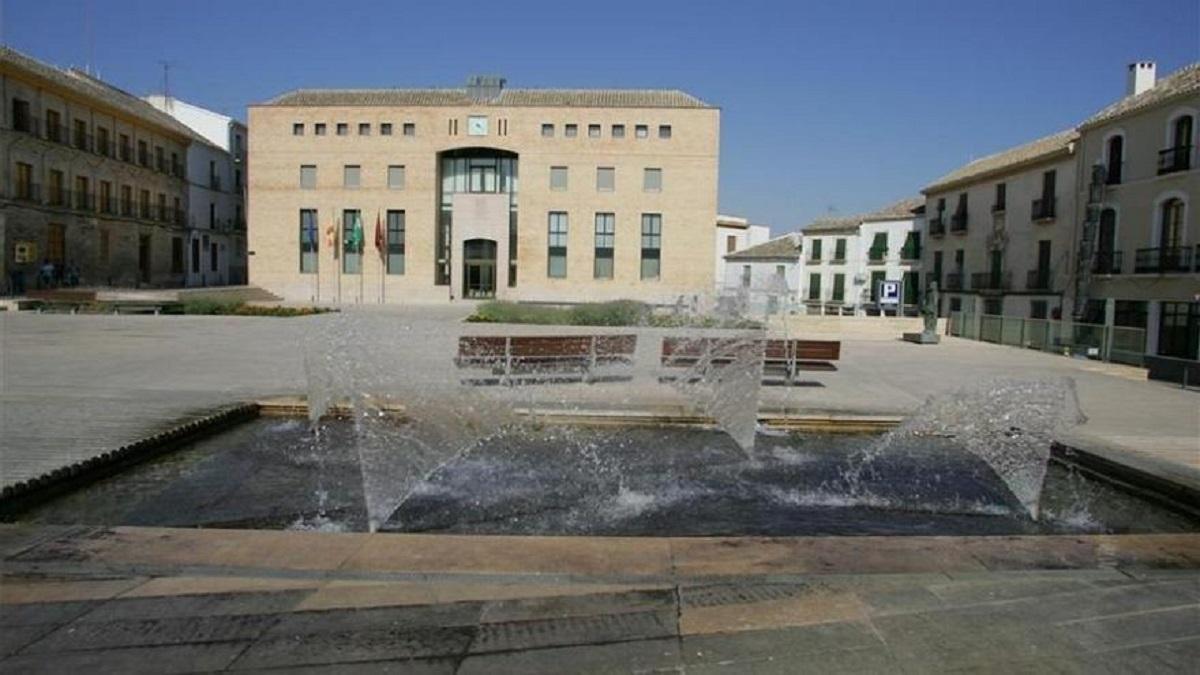 Fachada principal del ayuntamiento de Baena.