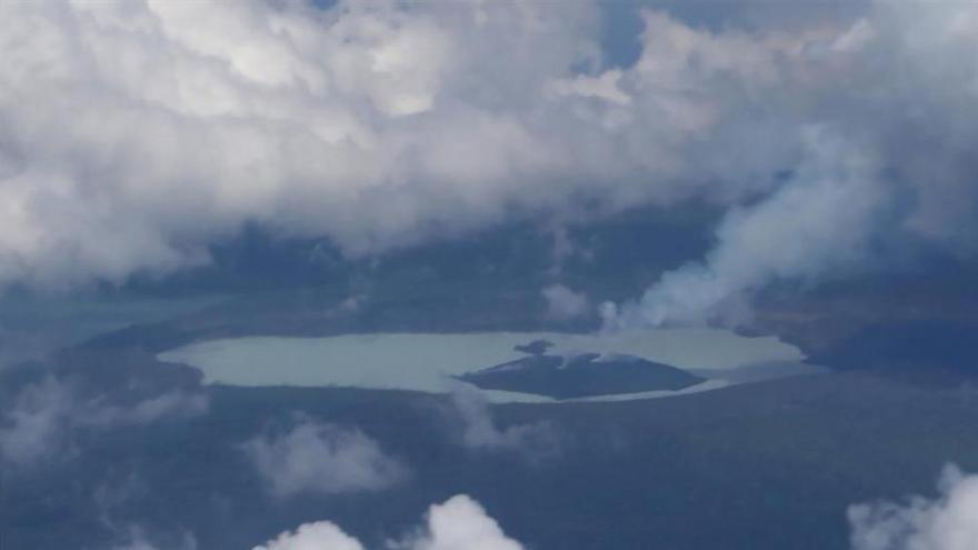 Vanuatu evacúa totalmente una isla ante la erupción de un volcán