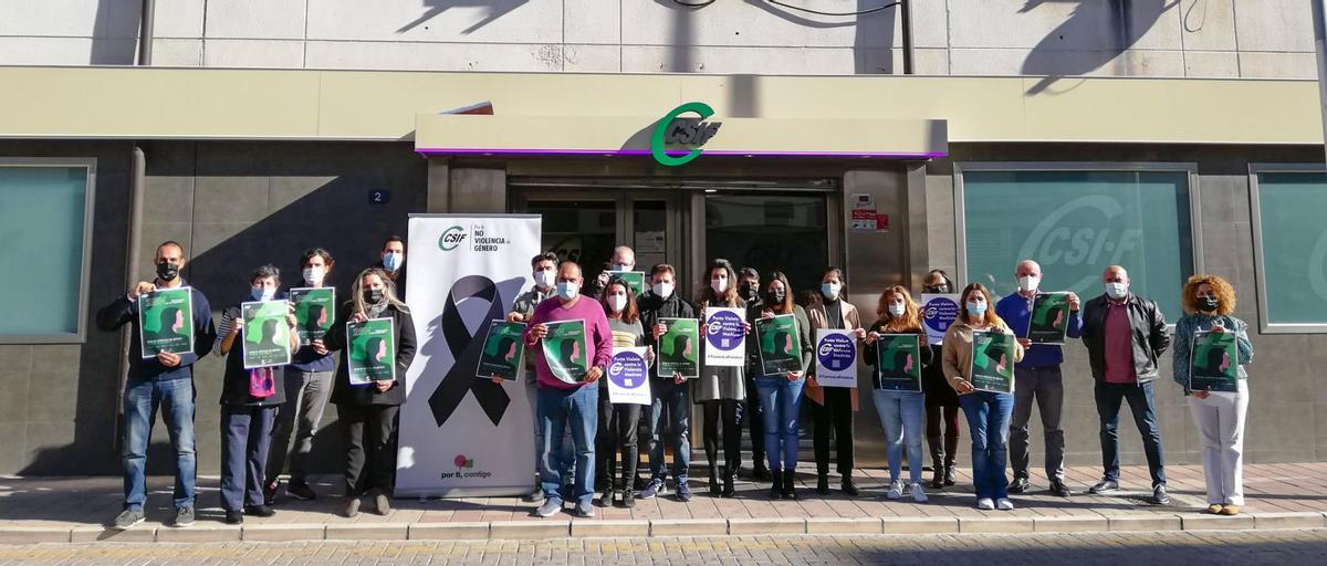 Acto a las puertas de la sede de CSIF en Málaga.